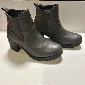 Women’s Gray Ankle Boots Sz. 8.5 with a 2.5” heel height. Forever brand